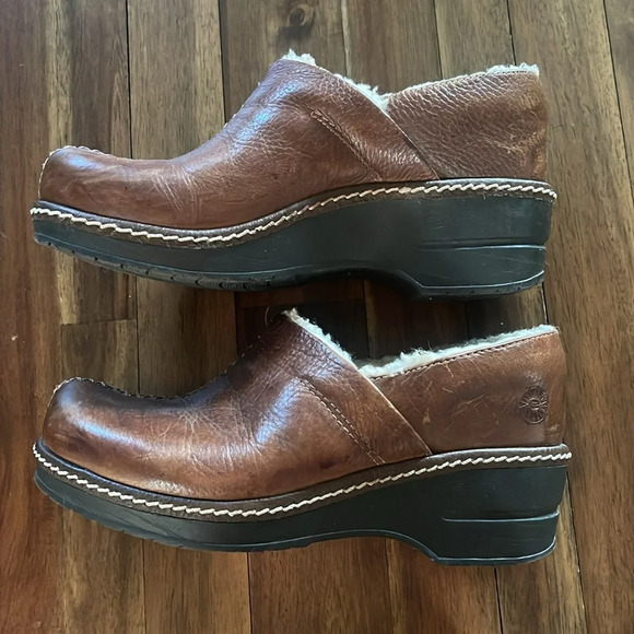 Earth Brigitte brown leather clogs - Picture 2 of 9